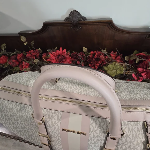 Michael Kors Beige and Pink Travel Bag - Picture 5 of 8